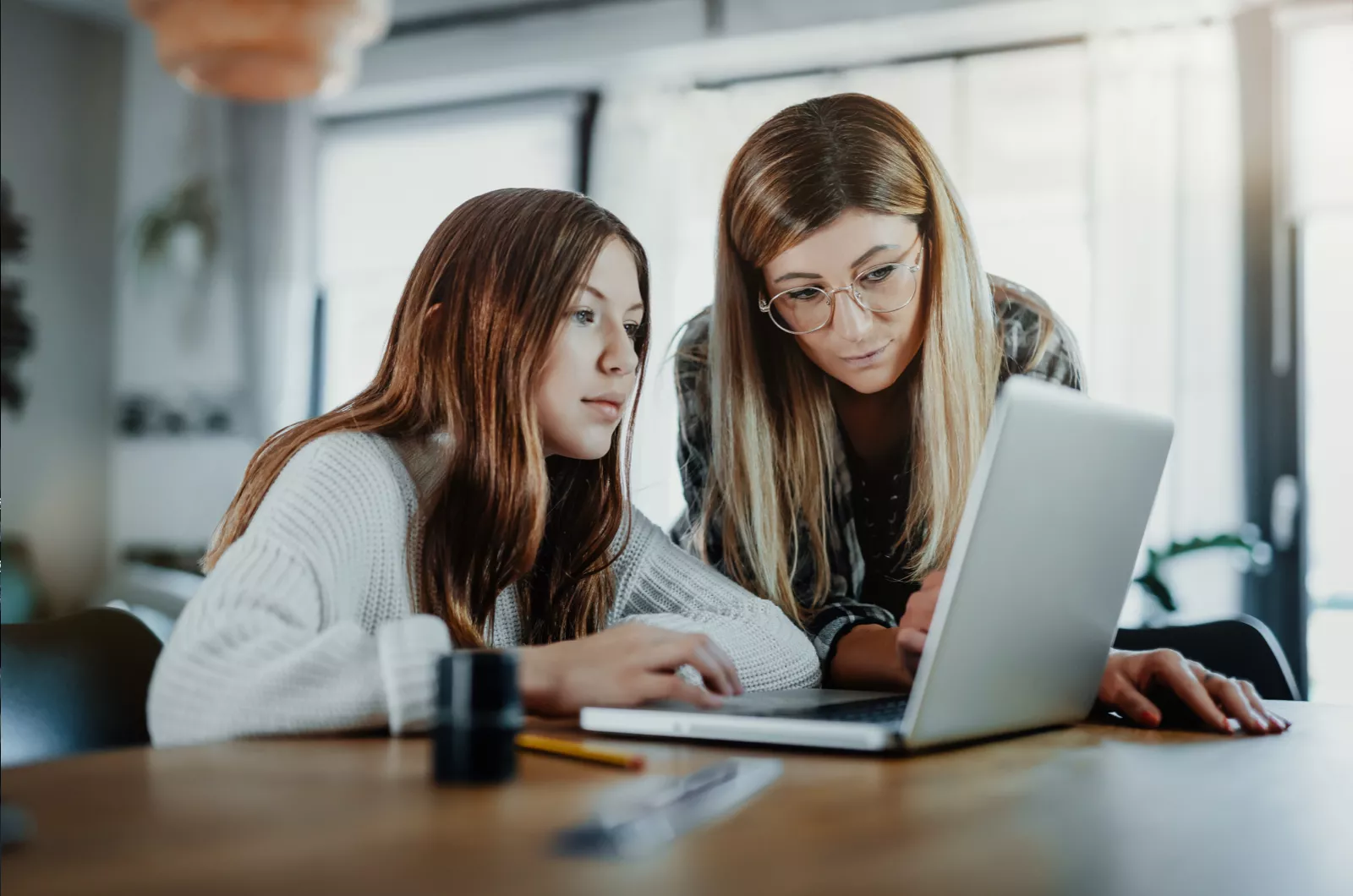 Research on High School Students Finds Digital Experiences Drive Enrollments
